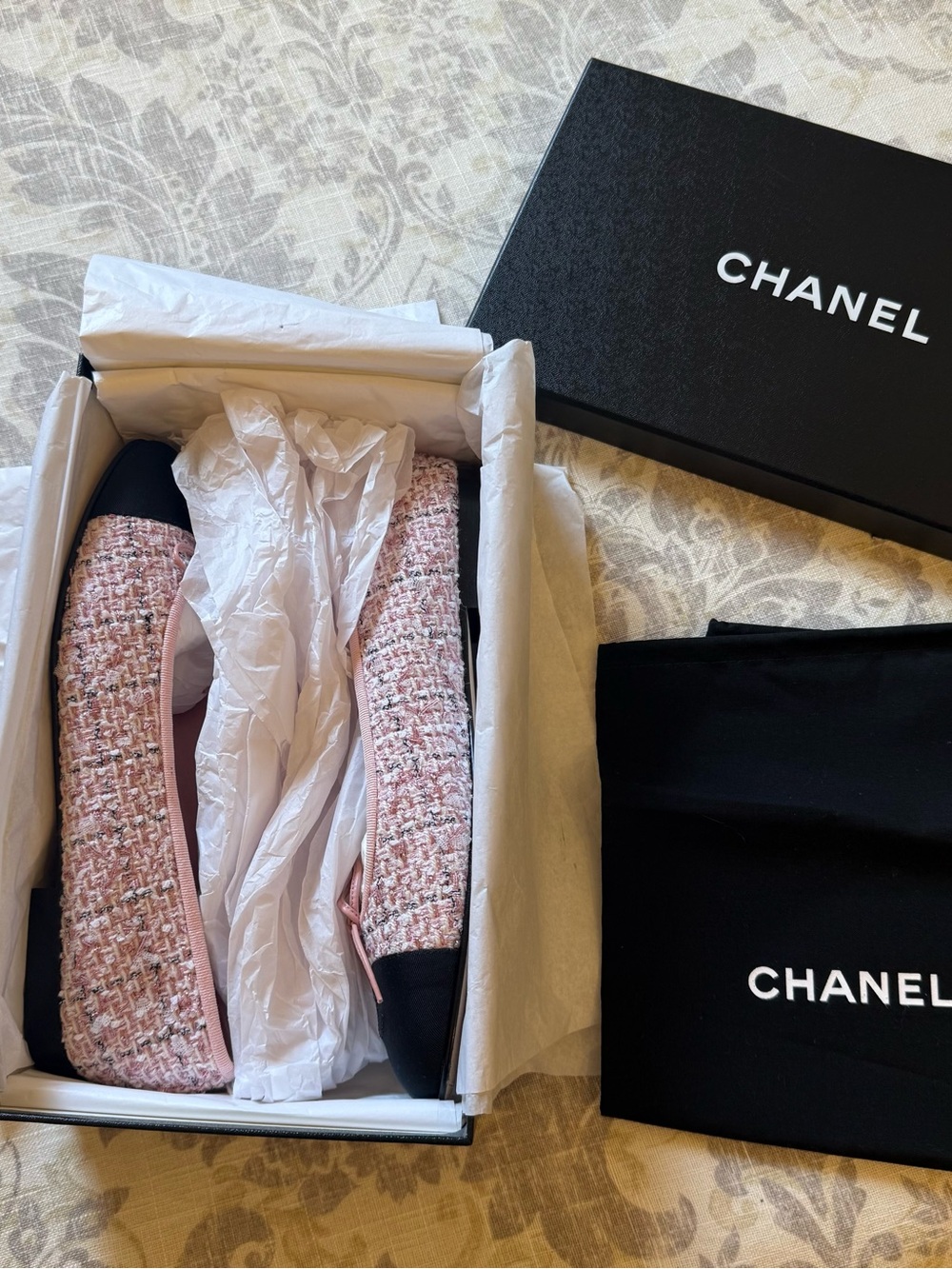 ✨CHANEL - Worn Once - Pink Tweed Ballet Flats with Black CC Cap-Toe (EU 40/US 9) - Picture 2 of 13